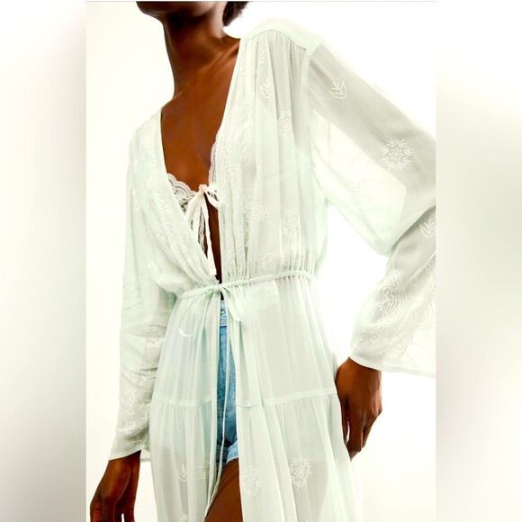 NWT ☯️ FP LA CIENEGA EMBROIDERED KIMONO IN SKY BLUE ☯️ NWT - Picture 6 of 7